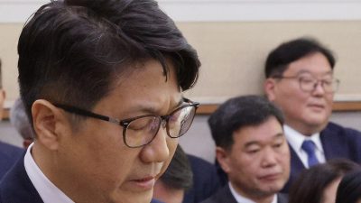 Special Counsel Questions Prosecutor Moon in Initial Probe